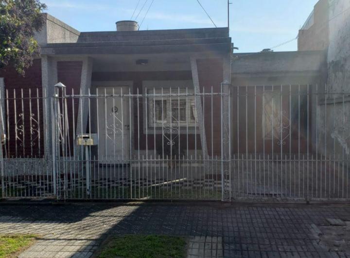 Casa · 300m² · 3 Ambientes · 1 Cochera