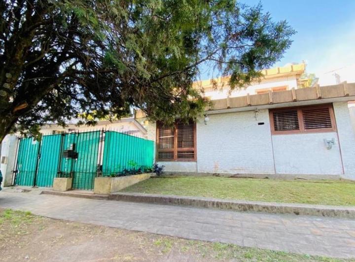 Casa · 114m² · 4 Ambientes · 2 Cocheras