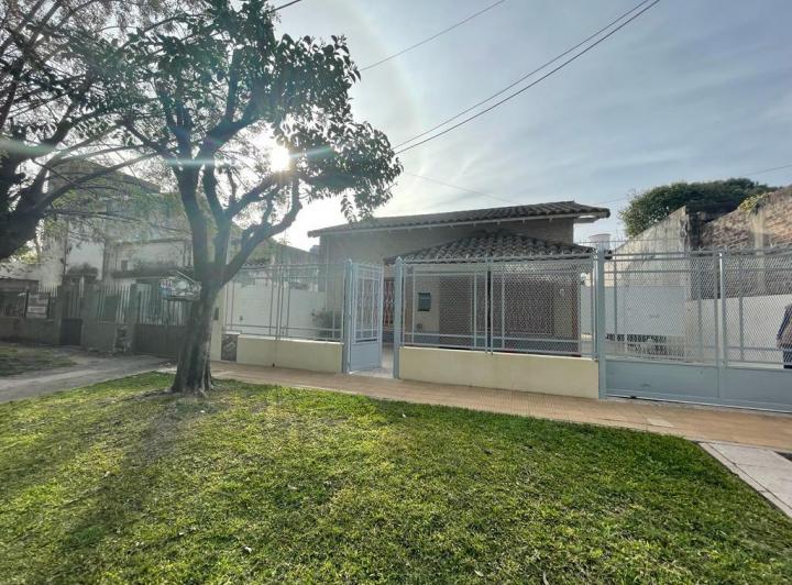 Casa · 100m² · 3 Ambientes · 4 Cocheras