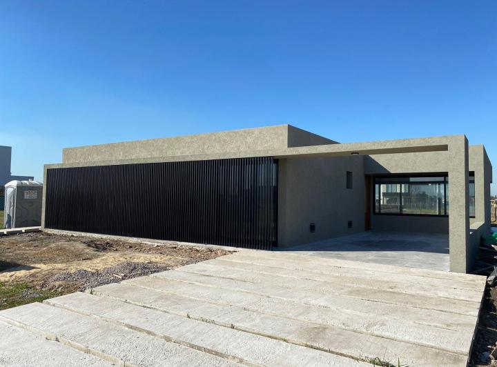 Casa · 170m² · 4 Ambientes · 1 Cochera