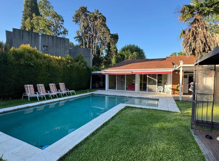Casa · 160m² · 5 Ambientes · 2 Cocheras
