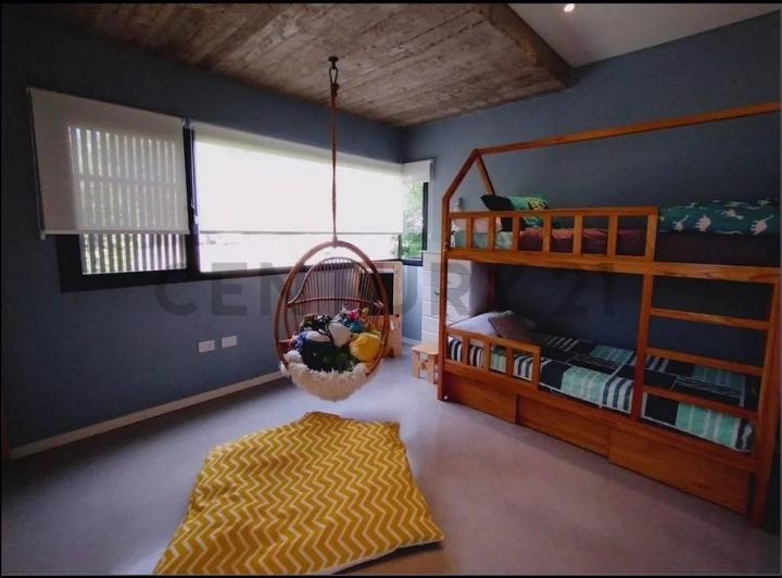 Casa · 197m² · 4 Ambientes · 2 Cocheras