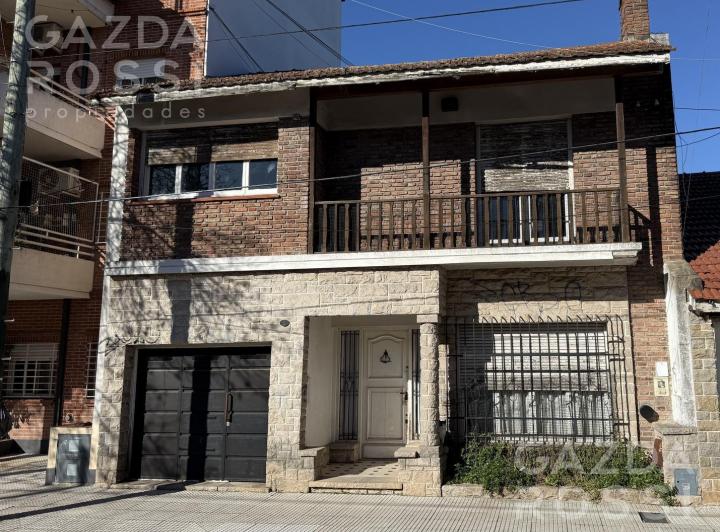 Casa · 180m² · 5 Ambientes · 1 Cochera