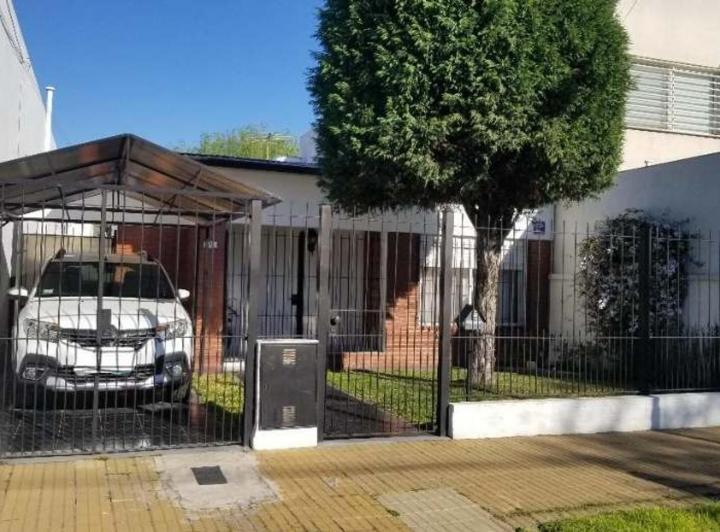 Casa · 350m² · 4 Ambientes · 2 Cocheras