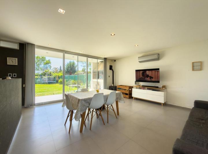 Casa · 125m² · 4 Ambientes · 2 Cocheras