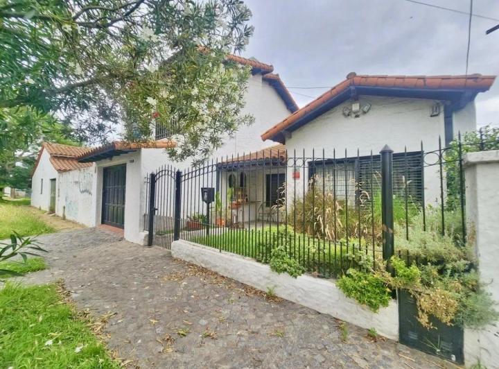 Casa · 140m² · 5 Ambientes · 1 Cochera