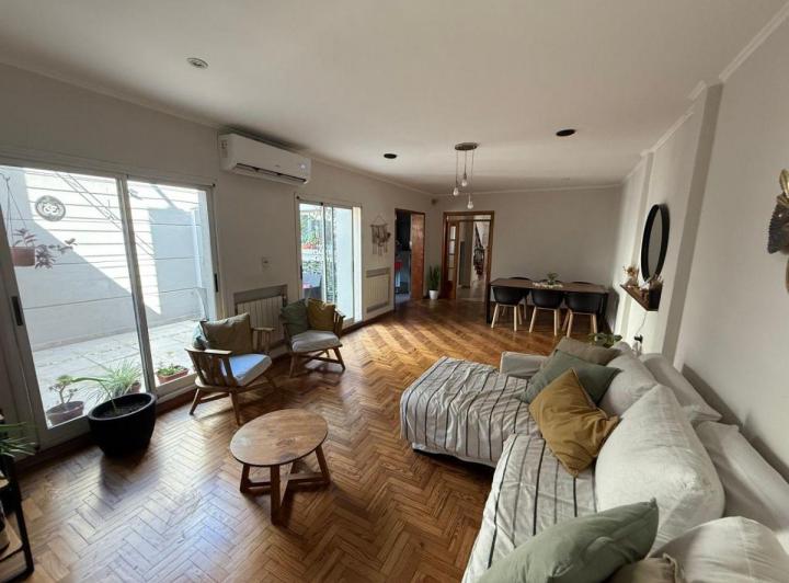 Casa · 165m² · 6 Ambientes · 1 Cochera