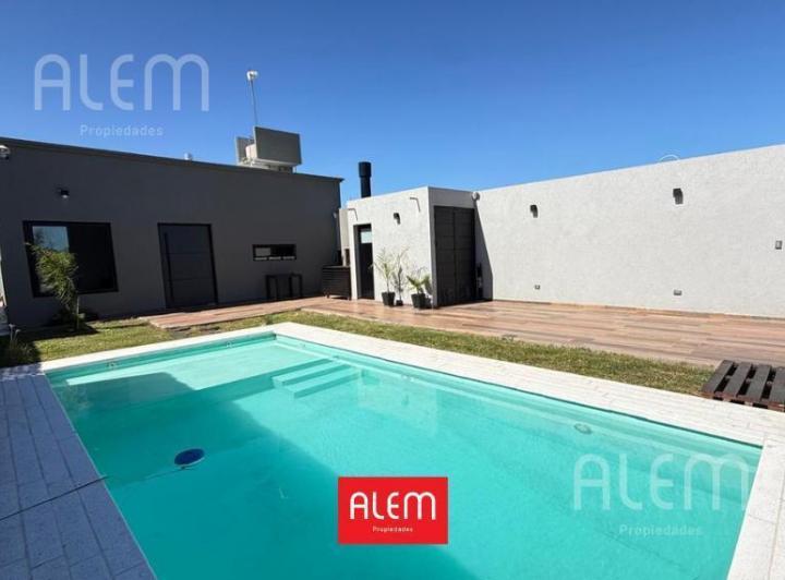 Casa · 80m² · 3 Ambientes · 2 Cocheras