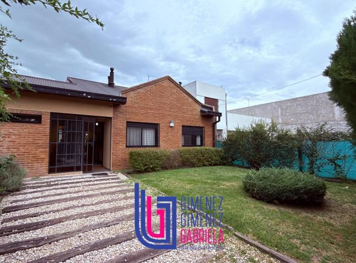 Casa · 137m² · 4 Ambientes · 2 Cocheras