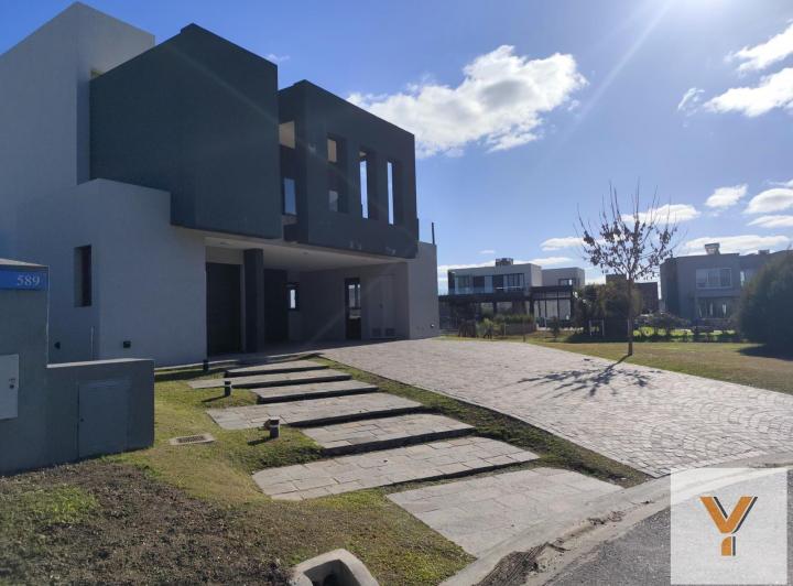 Casa · 288m² · 5 Ambientes