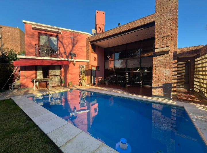 Casa · 266m² · 4 Ambientes · 2 Cocheras