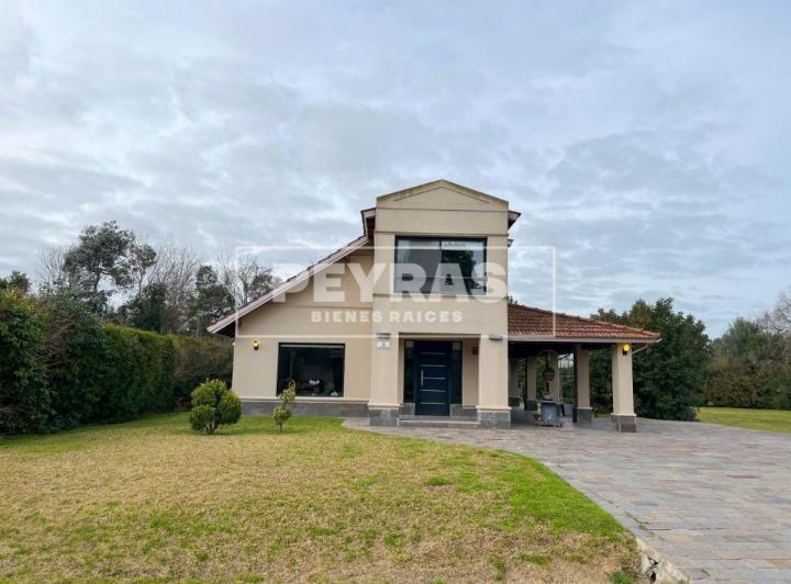 Casa · 197m² · 4 Ambientes · 2 Cocheras