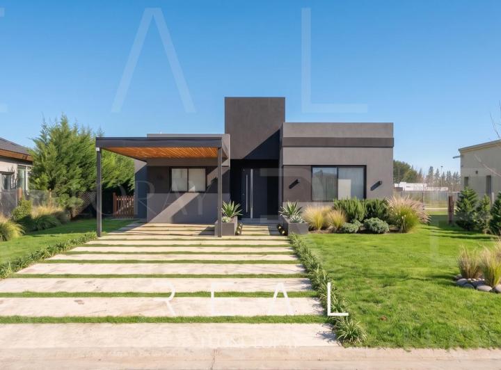 Casa · 151m² · 4 Ambientes · 2 Cocheras