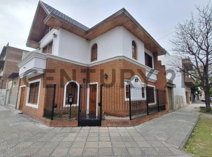 Casa · 137m² · 5 Ambientes · 1 Cochera