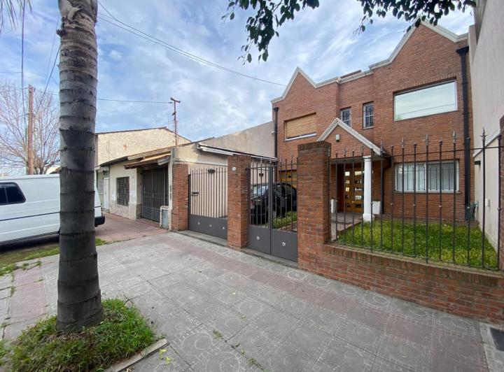 Casa · 250m² · 6 Ambientes · 1 Cochera