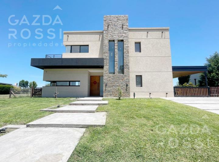 Casa · 185m² · 4 Ambientes · 2 Cocheras