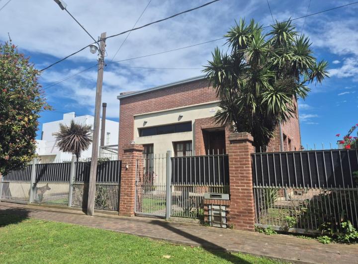 Casa · 360m² · 4 Cocheras
