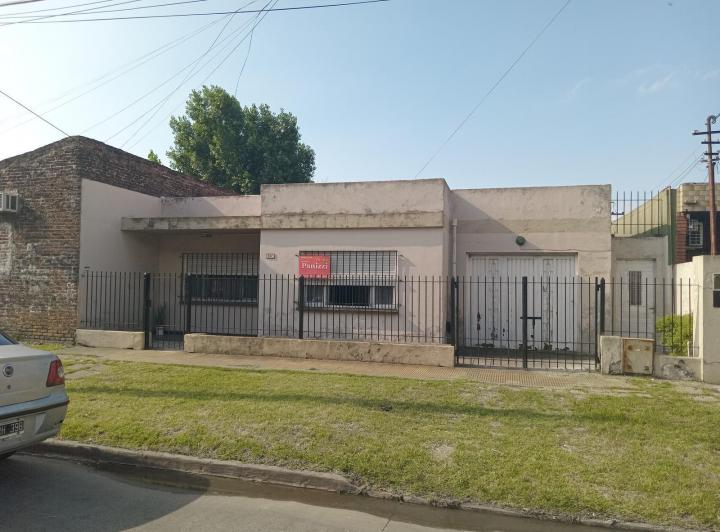 Casa · 200m² · 4 Ambientes · 1 Cochera