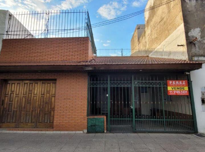 Casa · 140m² · 6 Ambientes · 2 Cocheras