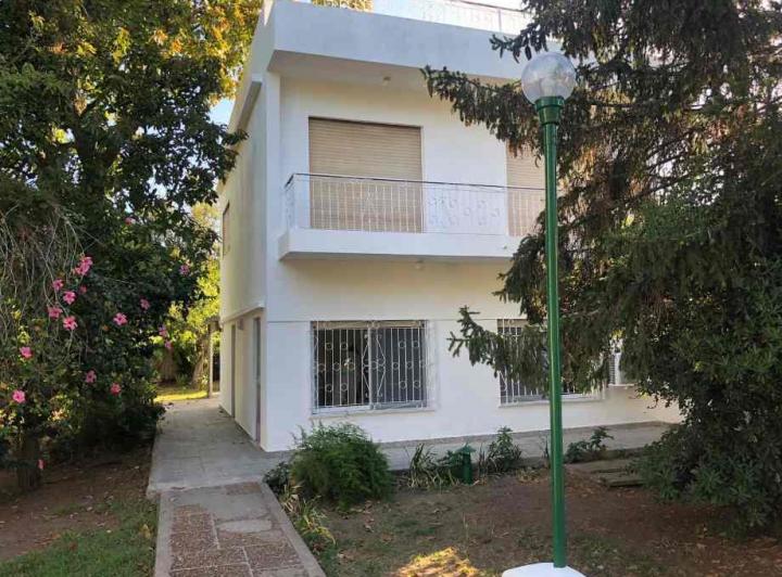 Casa · 200m² · 4 Ambientes · 1 Cochera