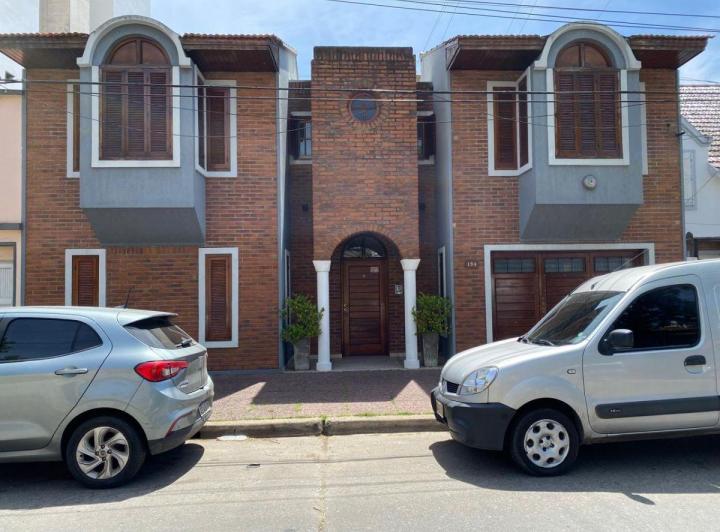 Casa · 200m² · 4 Ambientes · 1 Cochera
