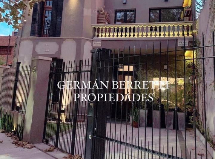 Casa · 160m² · 4 Ambientes · 2 Cocheras