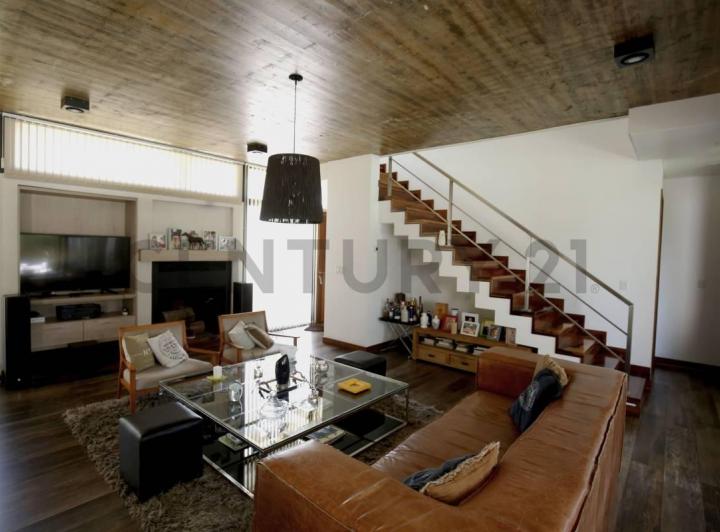 Casa · 301m² · 5 Ambientes · 2 Cocheras