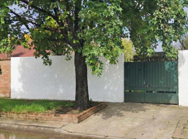 Casa · 400m² · 3 Dormitorios · 1 Cochera