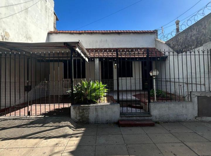 Casa · 2m² · 2 Ambientes · 1 Cochera