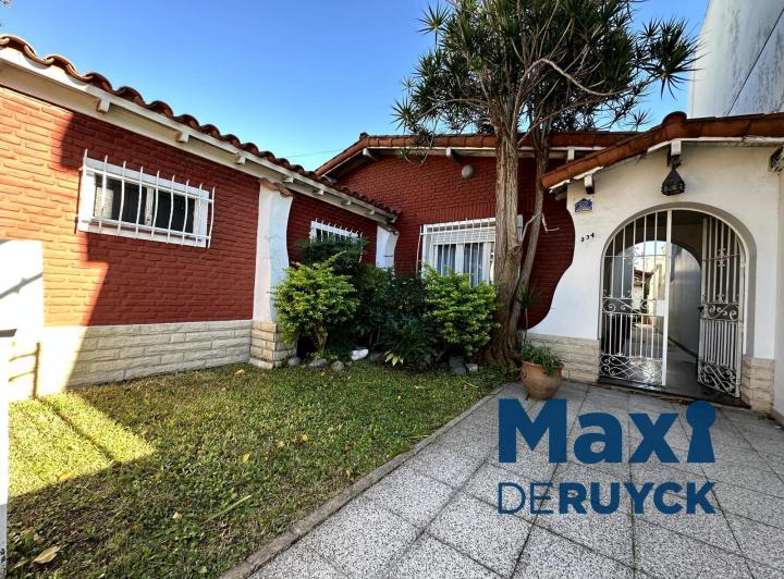 Casa · 219m² · 5 Ambientes · 2 Cocheras