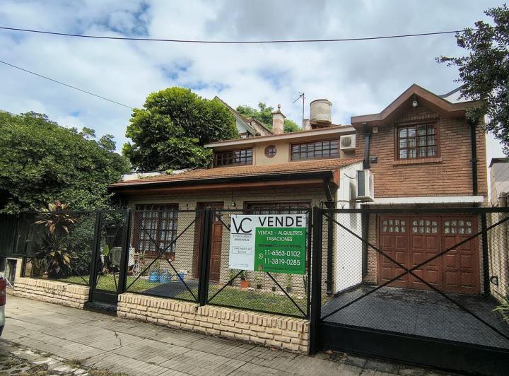 Casa · 4 Ambientes · 1 Cochera