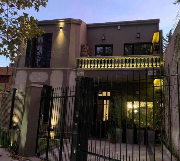 Casa · 160m² · 4 Ambientes · 2 Cocheras