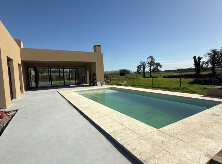 Casa · 165m² · 3 Ambientes · 1 Cochera