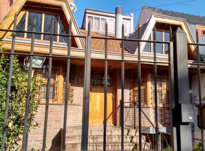 Casa · 200m² · 4 Ambientes · 2 Cocheras