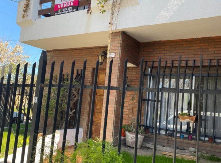 Casa · 130m² · 6 Ambientes · 1 Cochera