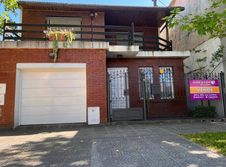 Casa · 240m² · 5 Ambientes · 2 Cocheras