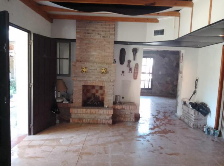 Casa · 300m² · 5 Ambientes · 3 Cocheras