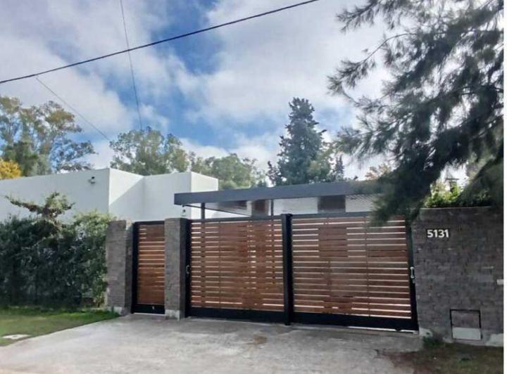 Casa · 221m² · 4 Ambientes · 4 Cocheras