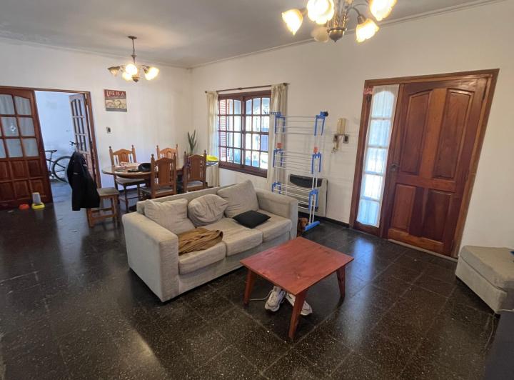 Casa · 135m² · 4 Ambientes · 2 Cocheras