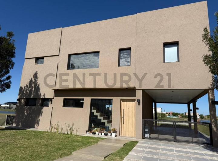 Casa · 170m² · 4 Ambientes · 2 Cocheras