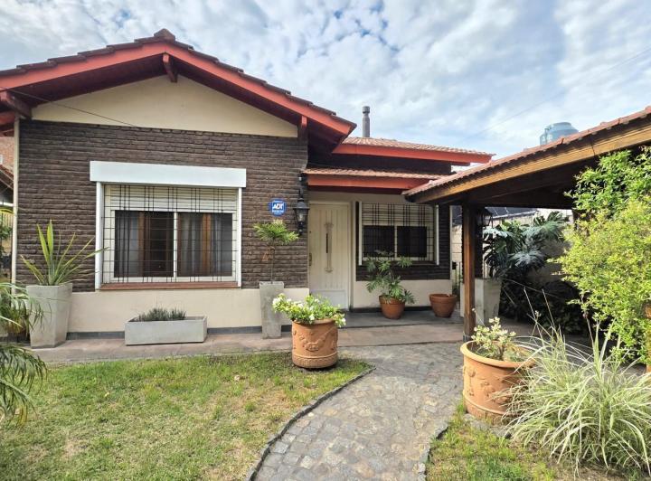 Casa · 80m² · 3 Ambientes · 1 Cochera