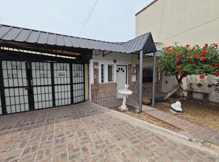 Casa · 200m² · 6 Ambientes · 3 Cocheras
