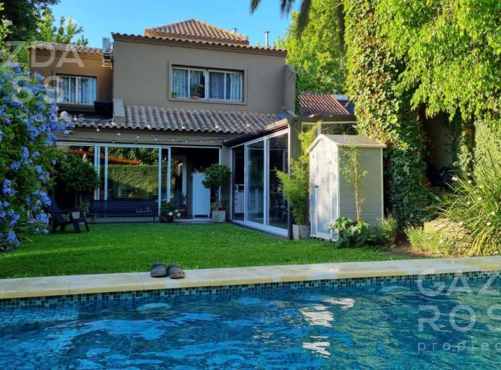 Casa · 315m² · 6 Ambientes · 2 Cocheras