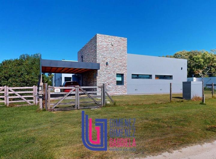 Casa · 178m² · 5 Ambientes · 2 Cocheras