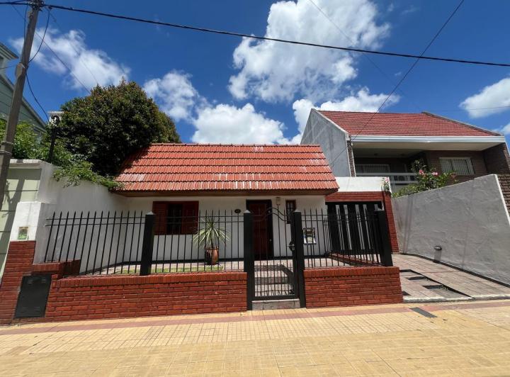 Casa · 85m² · 4 Ambientes · 2 Cocheras