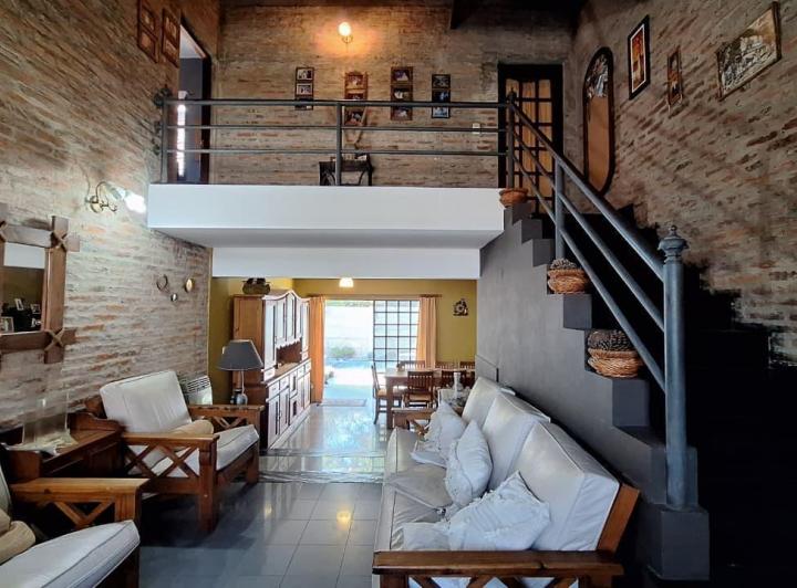Casa · 142m² · 5 Ambientes · 2 Cocheras