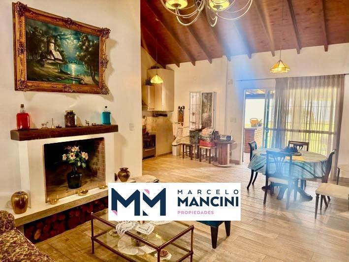 Casa · 144m² · 4 Ambientes · 2 Cocheras