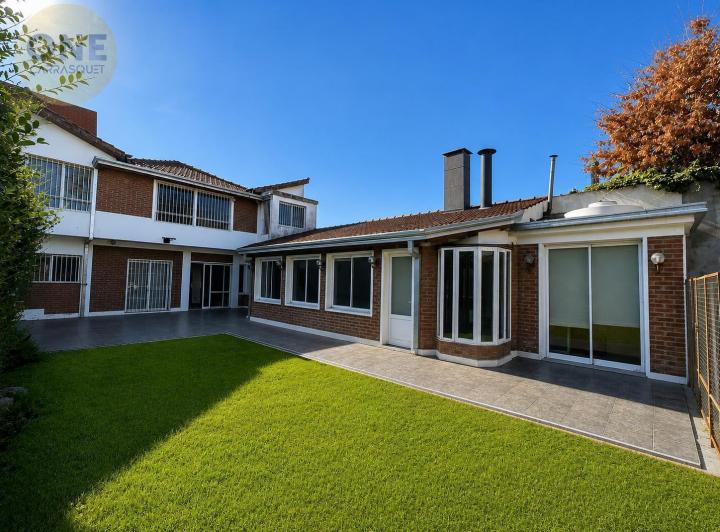 Casa · 233m² · 5 Ambientes