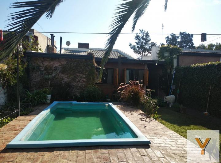 Casa · 246m² · 4 Ambientes · 2 Cocheras
