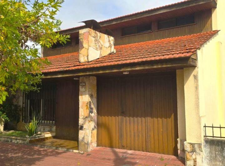 Casa · 150m² · 4 Ambientes · 2 Cocheras